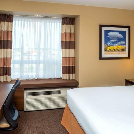 Microtel Inn & Suites By Wyndham Red Deer Eksteriør billede