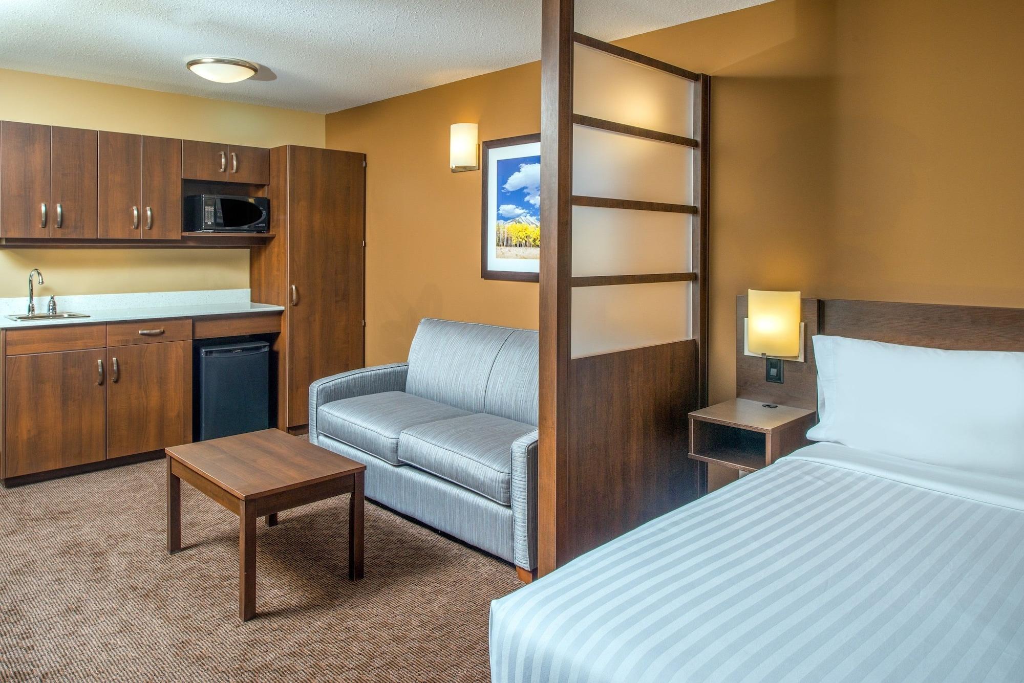 Microtel Inn & Suites By Wyndham Red Deer Eksteriør billede