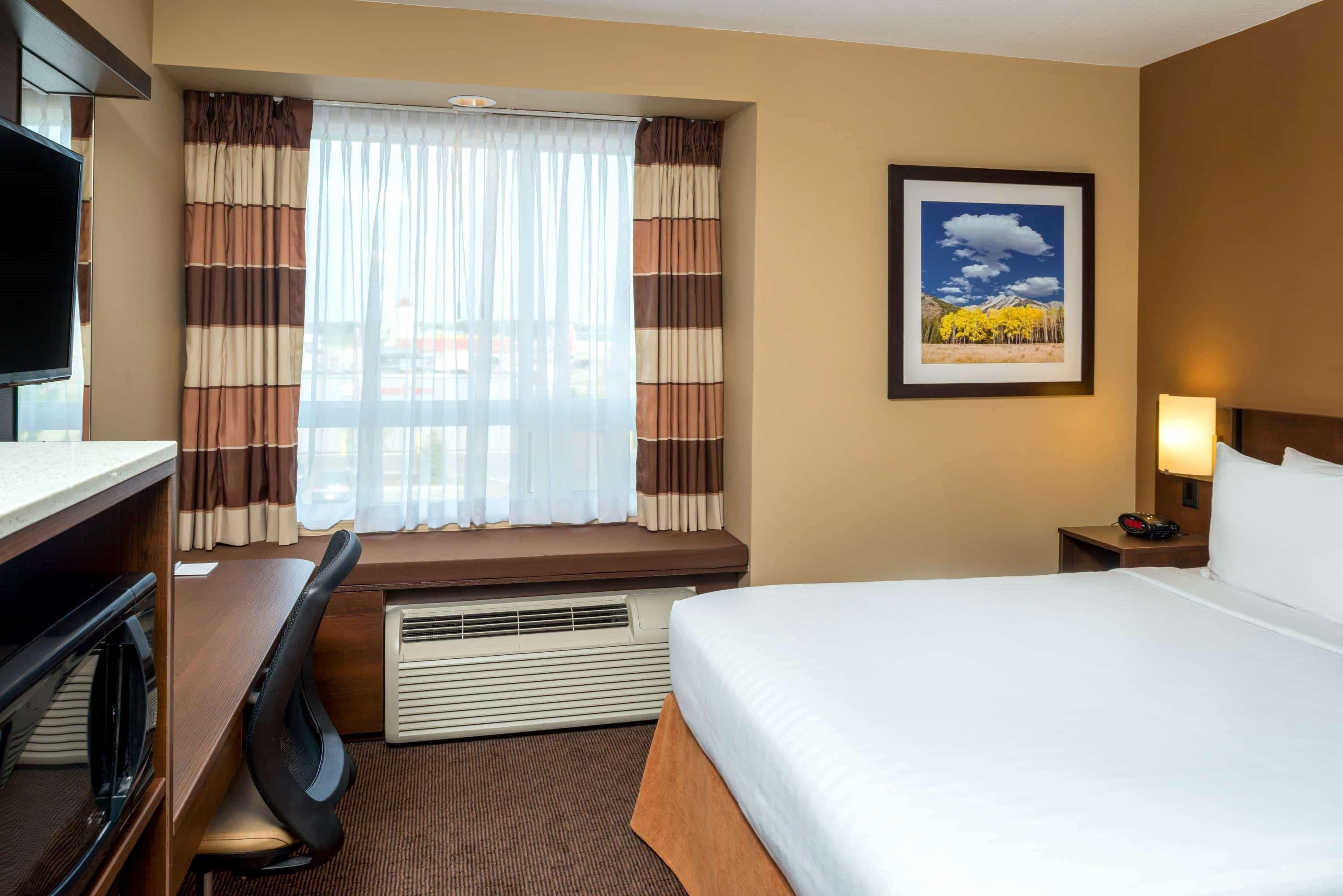 Microtel Inn & Suites By Wyndham Red Deer Eksteriør billede