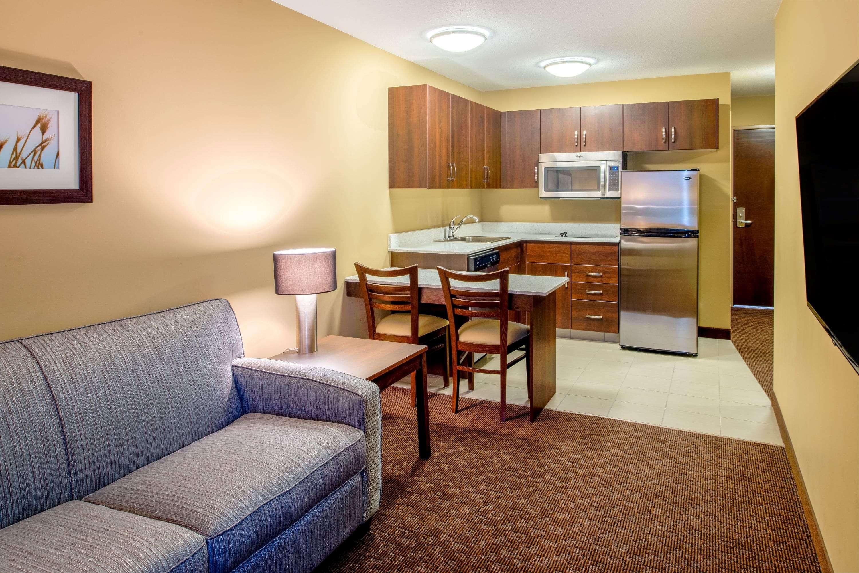 Microtel Inn & Suites By Wyndham Red Deer Eksteriør billede