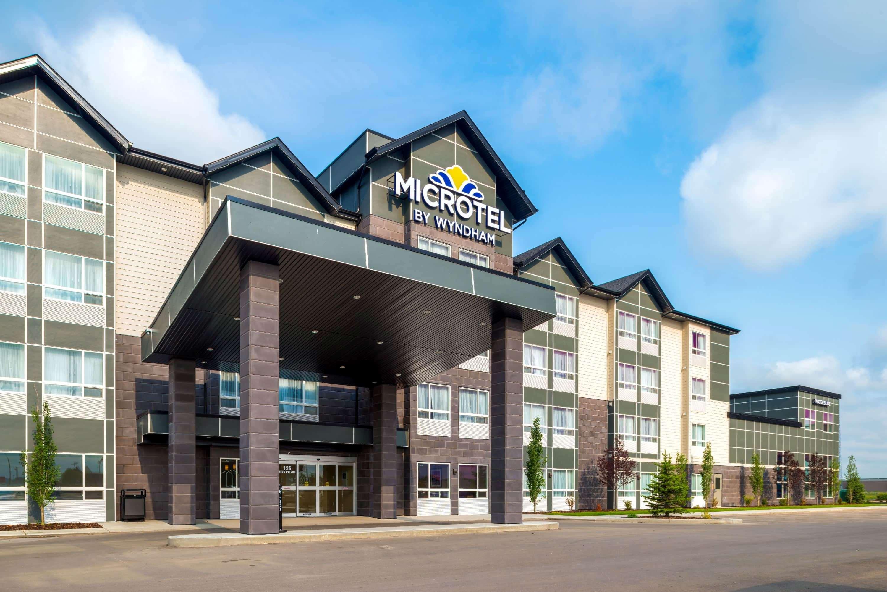 Microtel Inn & Suites By Wyndham Red Deer Eksteriør billede
