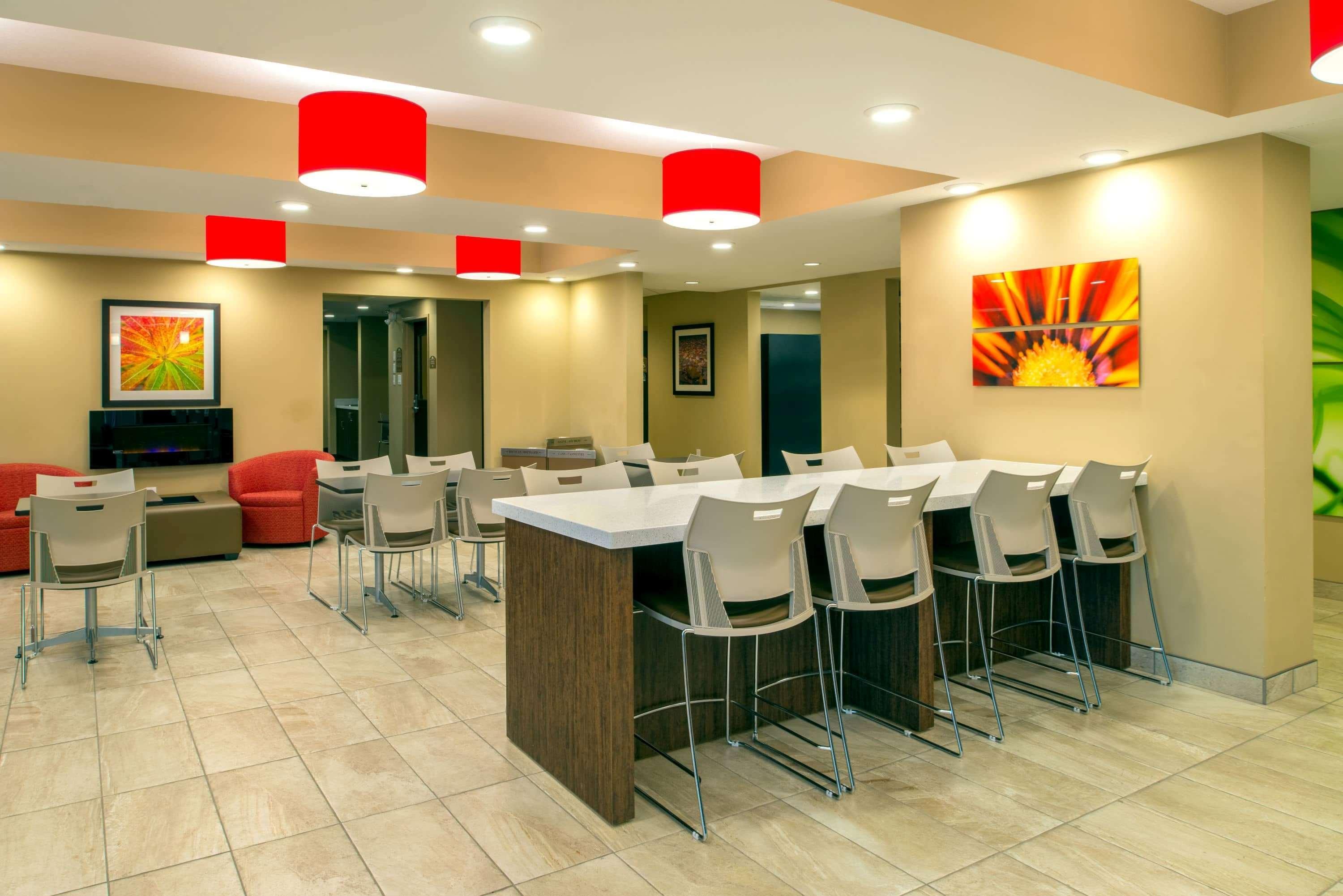 Microtel Inn & Suites By Wyndham Red Deer Eksteriør billede
