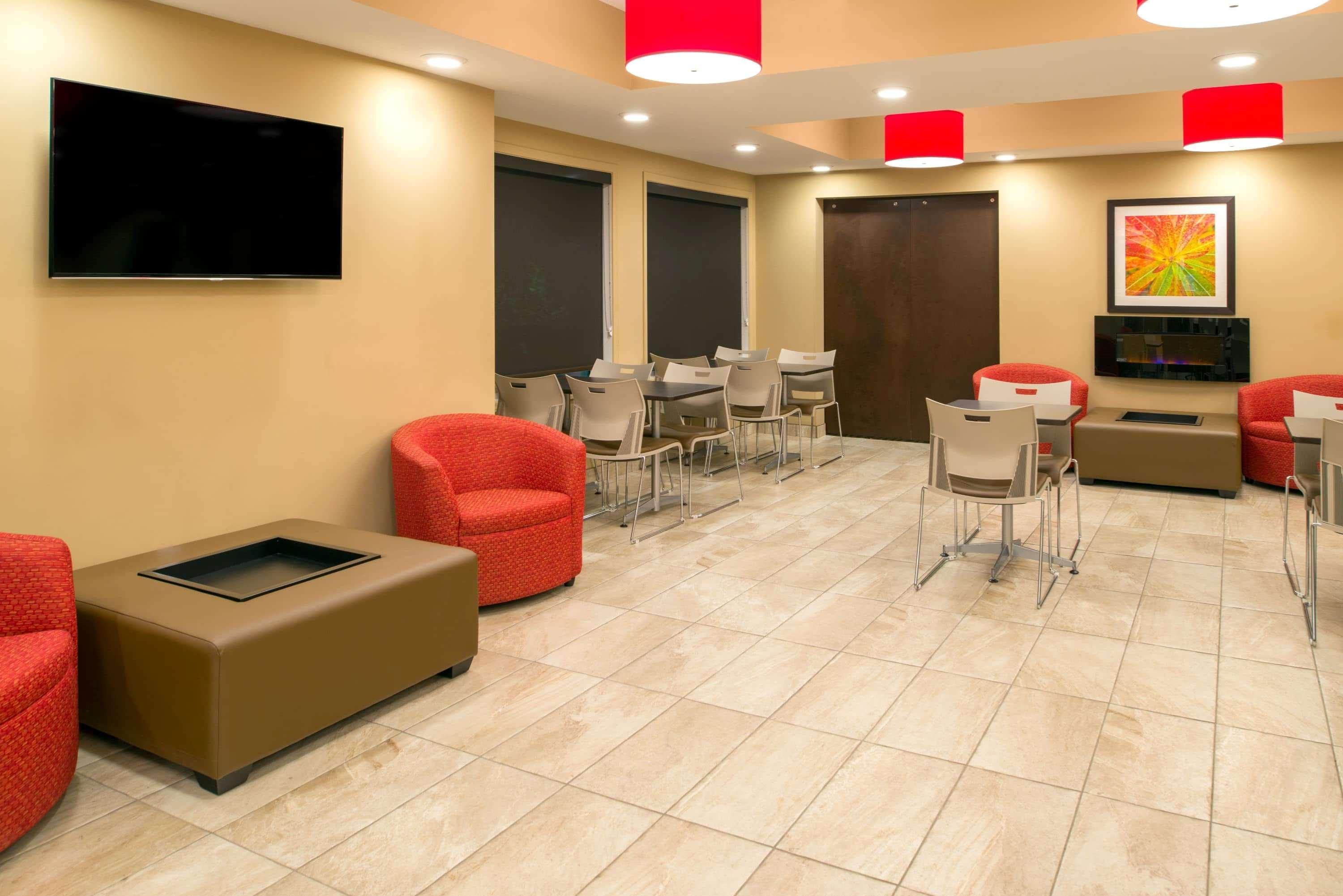 Microtel Inn & Suites By Wyndham Red Deer Eksteriør billede
