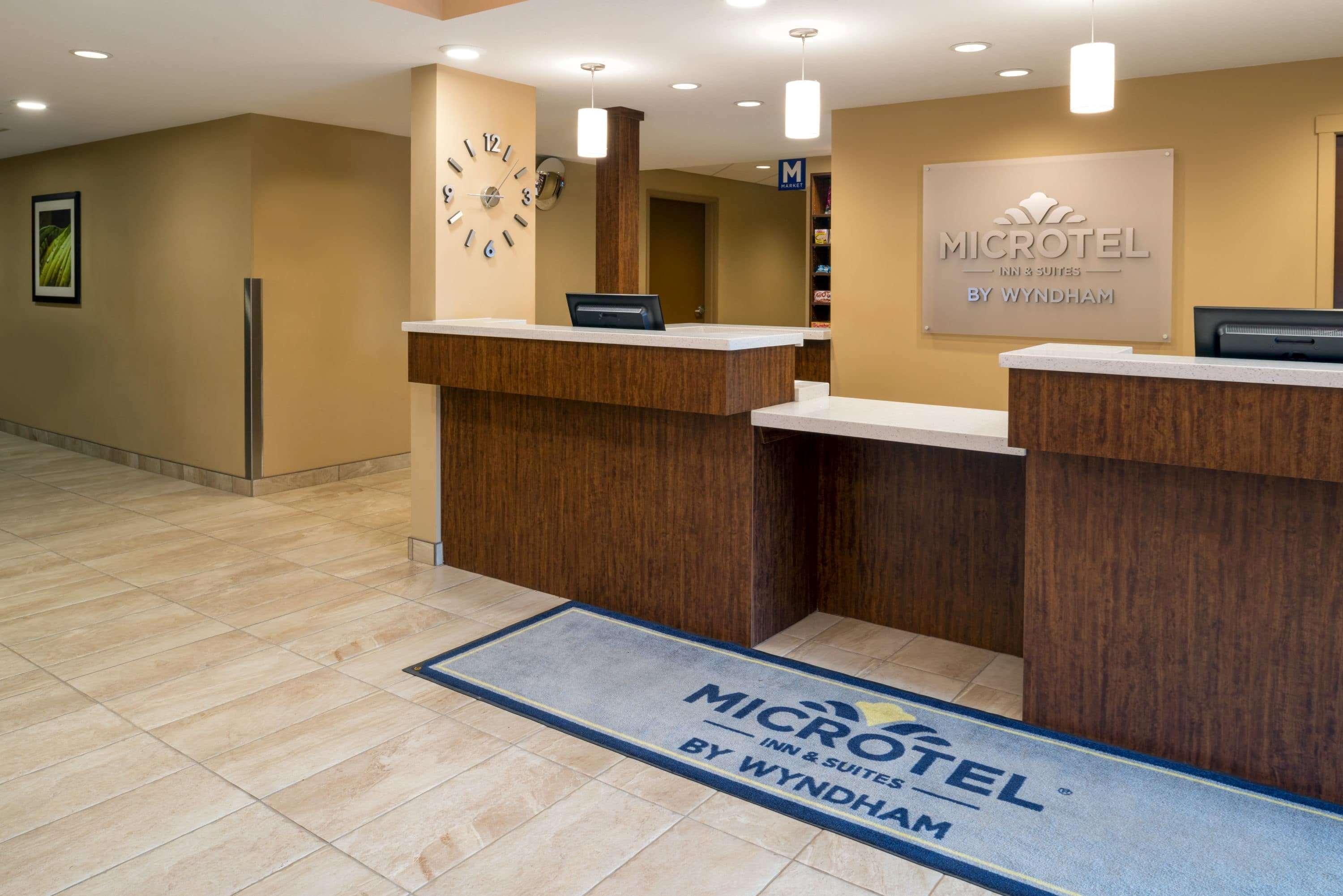 Microtel Inn & Suites By Wyndham Red Deer Eksteriør billede
