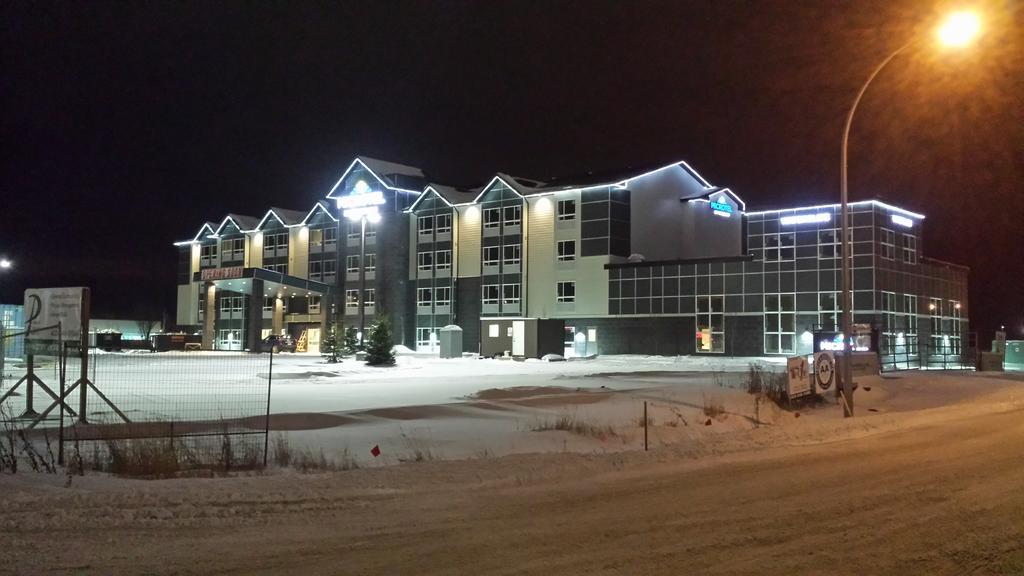 Microtel Inn & Suites By Wyndham Red Deer Eksteriør billede