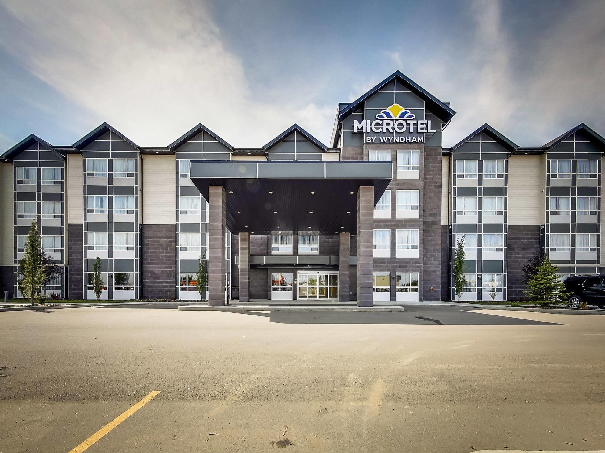 Microtel Inn & Suites By Wyndham Red Deer Eksteriør billede